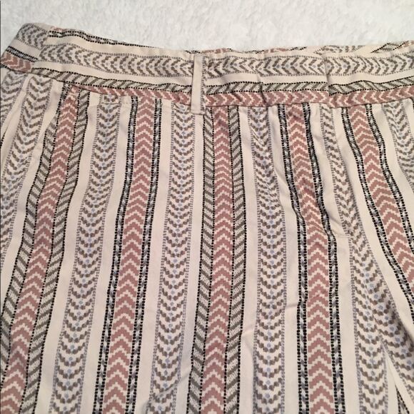ANN TAYLOR LOFT SHORTS CHEVRON DESIGN - Picture 2 of 6